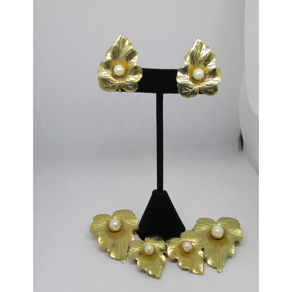 Vtg Sarah Coventry Leaves & Pearl Brooch Earring  4 Brooches 1 set clip earrings